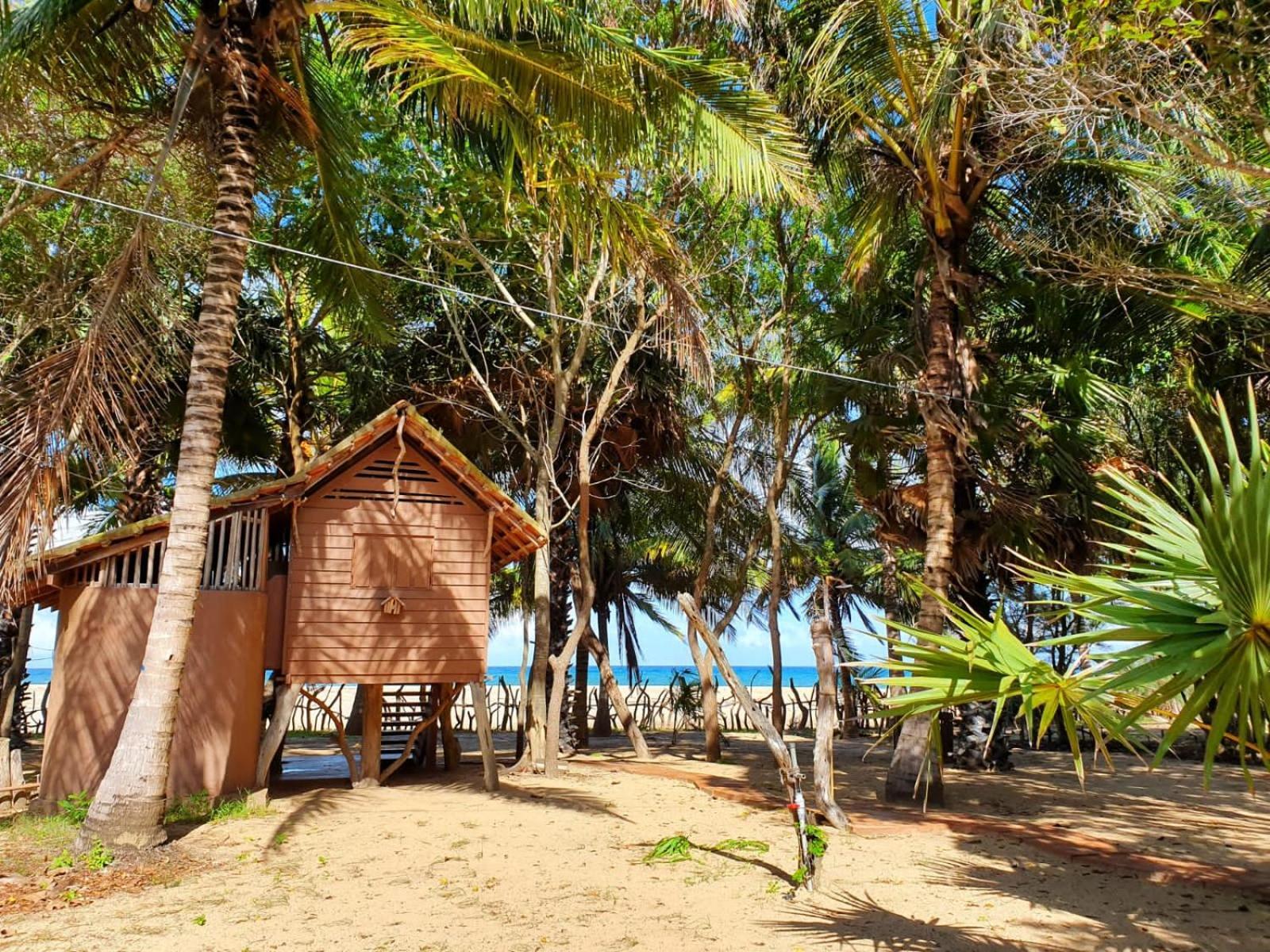 Light House Beach Hut Komari Exteriör bild